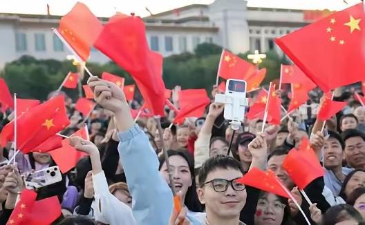 为什么美国打伊拉克不用找证据、俄罗斯进格鲁吉亚不用问联合国，而中国在自家南海种个