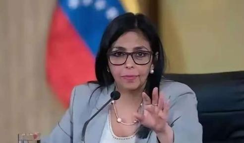 特朗普估计气的脸都青了。
 
本以为把马杜罗抓走，委内瑞拉这下要彻底跪了，但他万