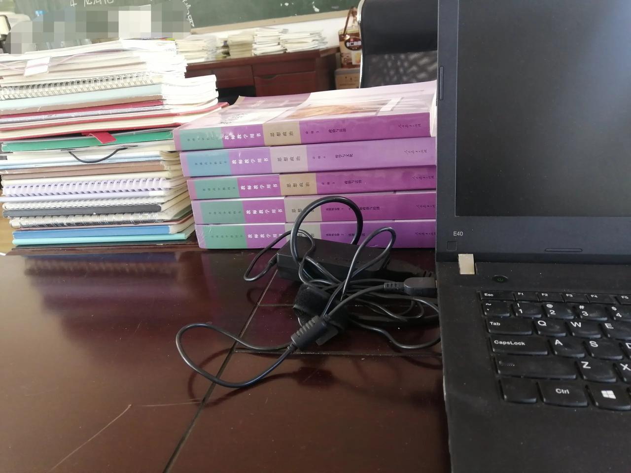 有时候有些现象真的没法解释，就像玄学一样。
上课提问采用的是抽盲盒的形式。就是把