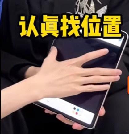 这人手咋这么大 我吓哭了 
