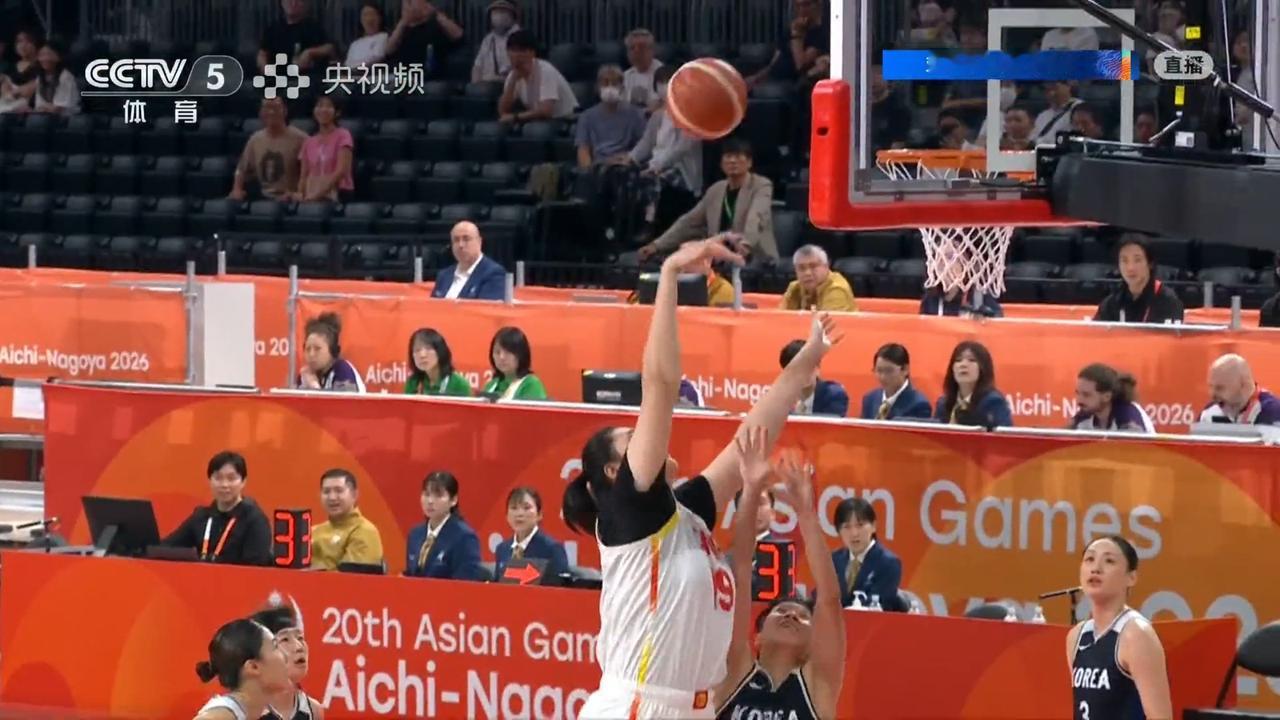 身高优势明显！张子宇只要篮下接球就能轻松得分！

张子宇在对阵韩国女篮时表现得极