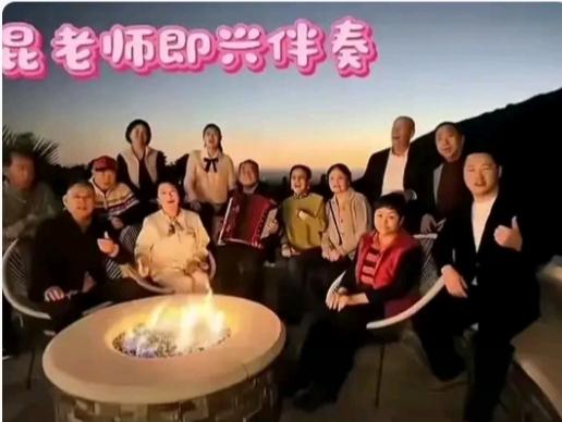 姜昆的助理前脚刚辟谣姜昆这段时间一直在中国，后脚就被拍摄视频的女子打脸，据她说，