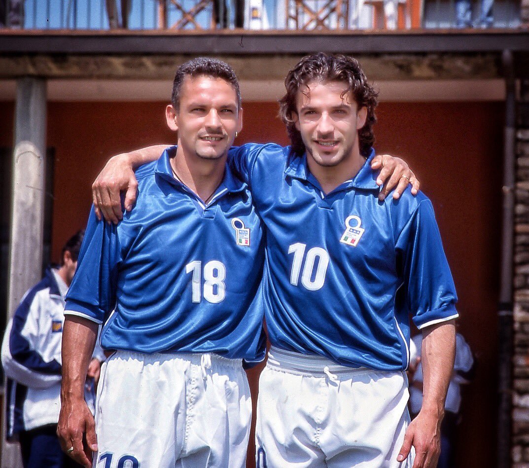 90年代的意大利教练们，也找不到巴乔和皮埃罗共存的方式。现代足球变了，别说两个1