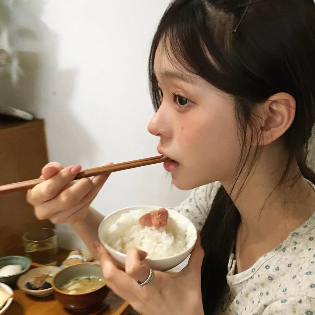 “你没资格埋怨任何人 谁让你那么早嫁人 谁让你一分钱不存 拿最好的青春换最深的教