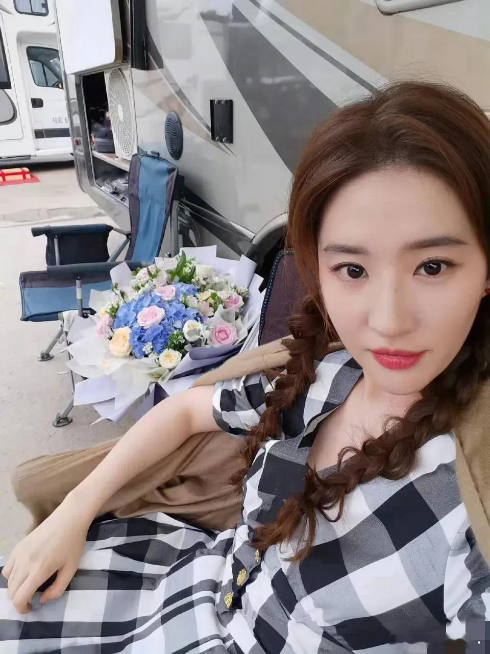 今天娱乐圈最大的瓜！6月10日，有狗仔要曝圈内某位大爆剧女主的恋情，还说这位女演
