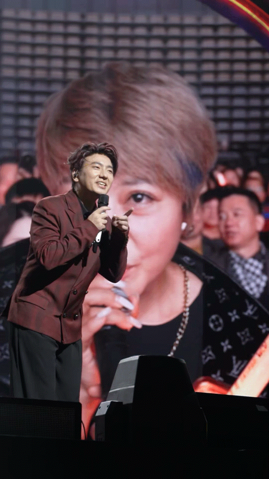 海来阿木遇到了假粉 社死名场面+1！粉丝记错听歌时间被海来阿木温柔拆穿，急着补“