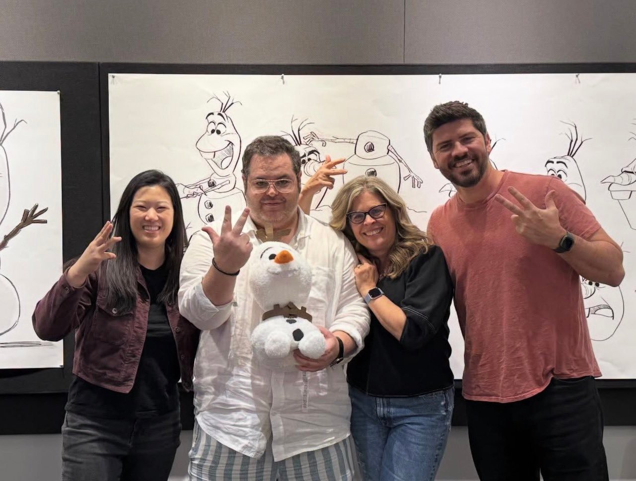 《冰雪奇缘3》开始配音工作❄️☃️“雪宝”配音演员Josh Gad开始为《冰雪奇