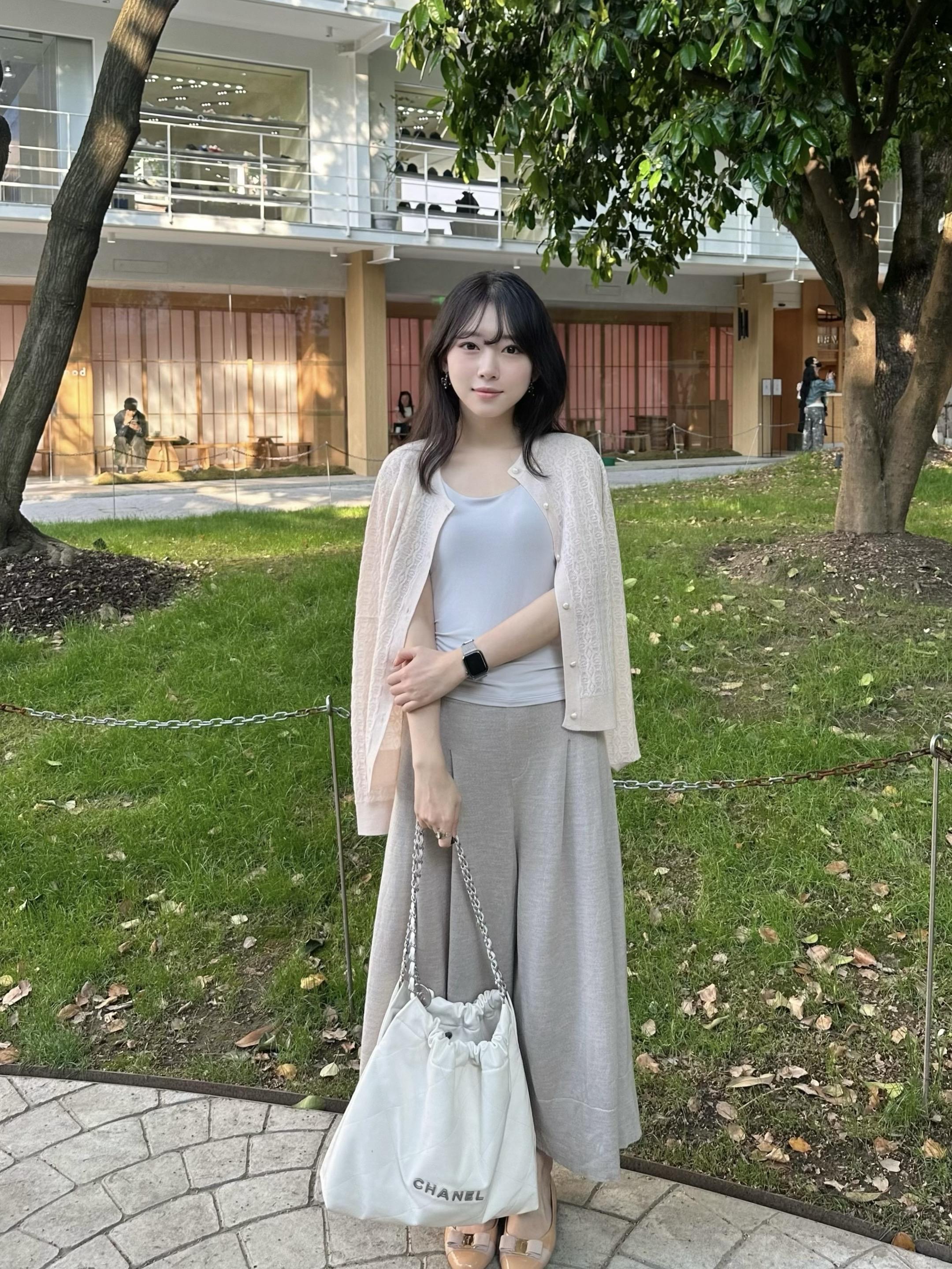 年轻美女的老钱风。