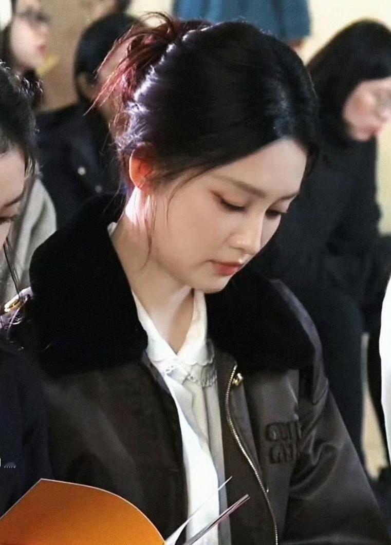 李沁这才是女明星的生图正确打开方式，自然又惊艳