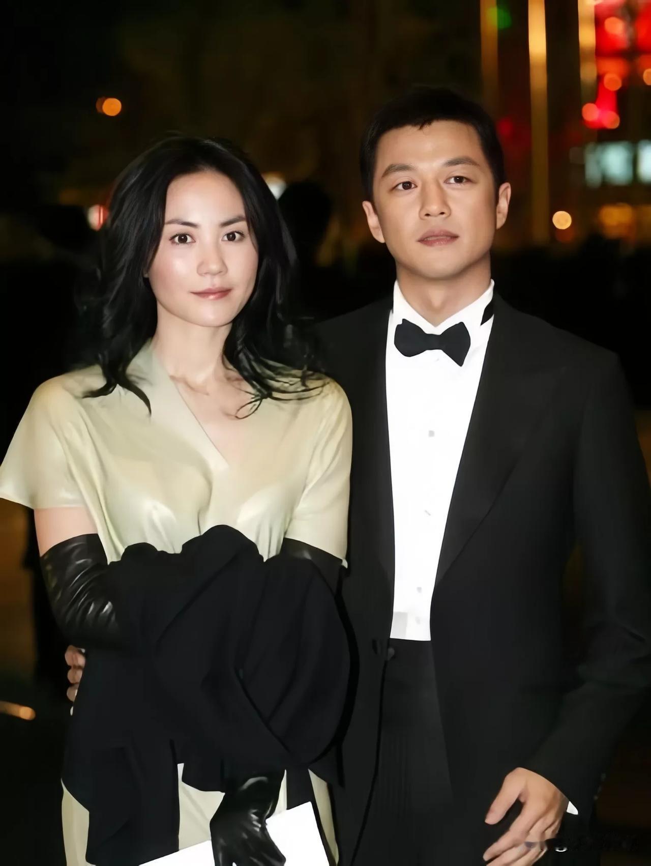 李亚鹏两次错过真命天女，第一次是周迅，第二次是王菲。这两个哪一个不是娱乐圈的吸金