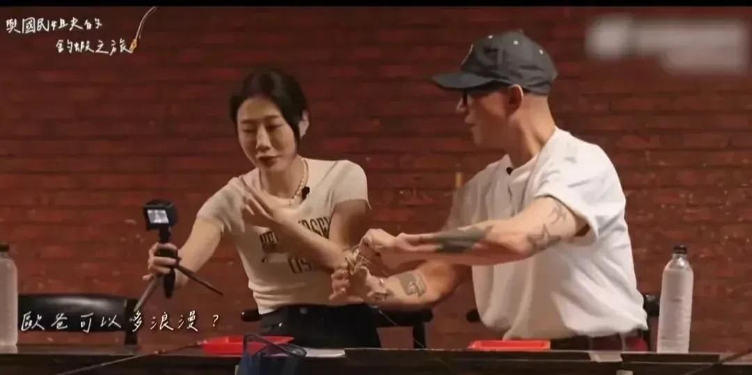 具俊晔又开始出来吹牛了前不久具俊晔上了韩国的综艺主持人问他：“你老婆（大S）说，