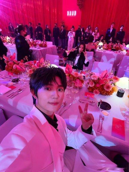 人脉这块还是得看短剧圈 短剧年度大赏当红派对排面拉满，半壁江山齐聚现场，颜值气质