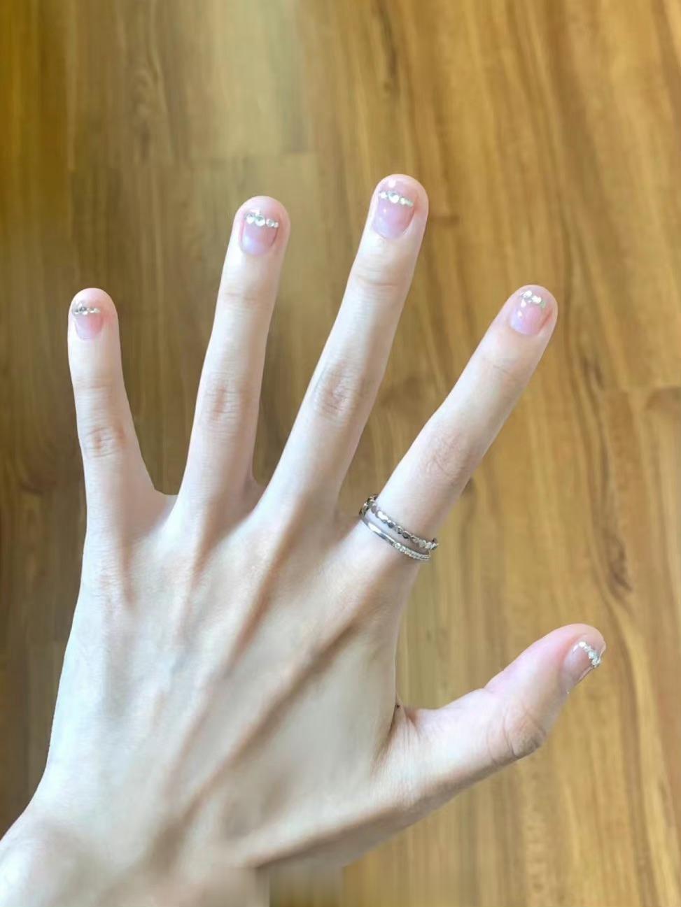 看到一个好好看的短款美甲啊啊啊啊啊我下次要做这个！ ​​​