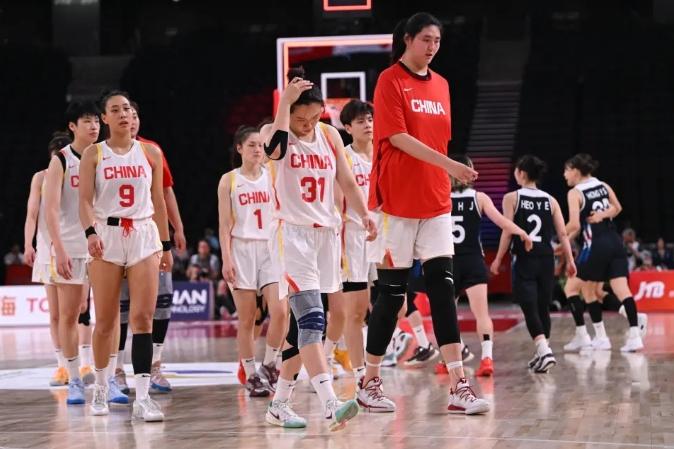 中国女篮80-85不敌韩国女篮无缘决赛，输掉比赛的原因，有以下四点：
1、球队三