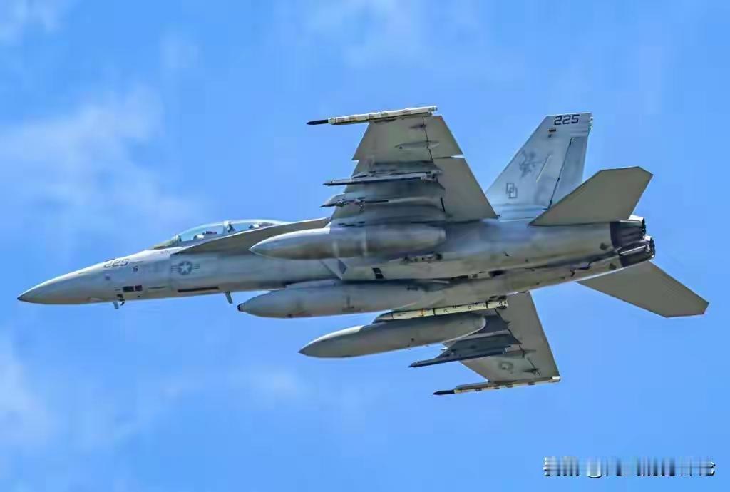 美军AIM-260空空导弹5月13日刚曝光真身，外媒普遍评价：起步就落后中国霹雳
