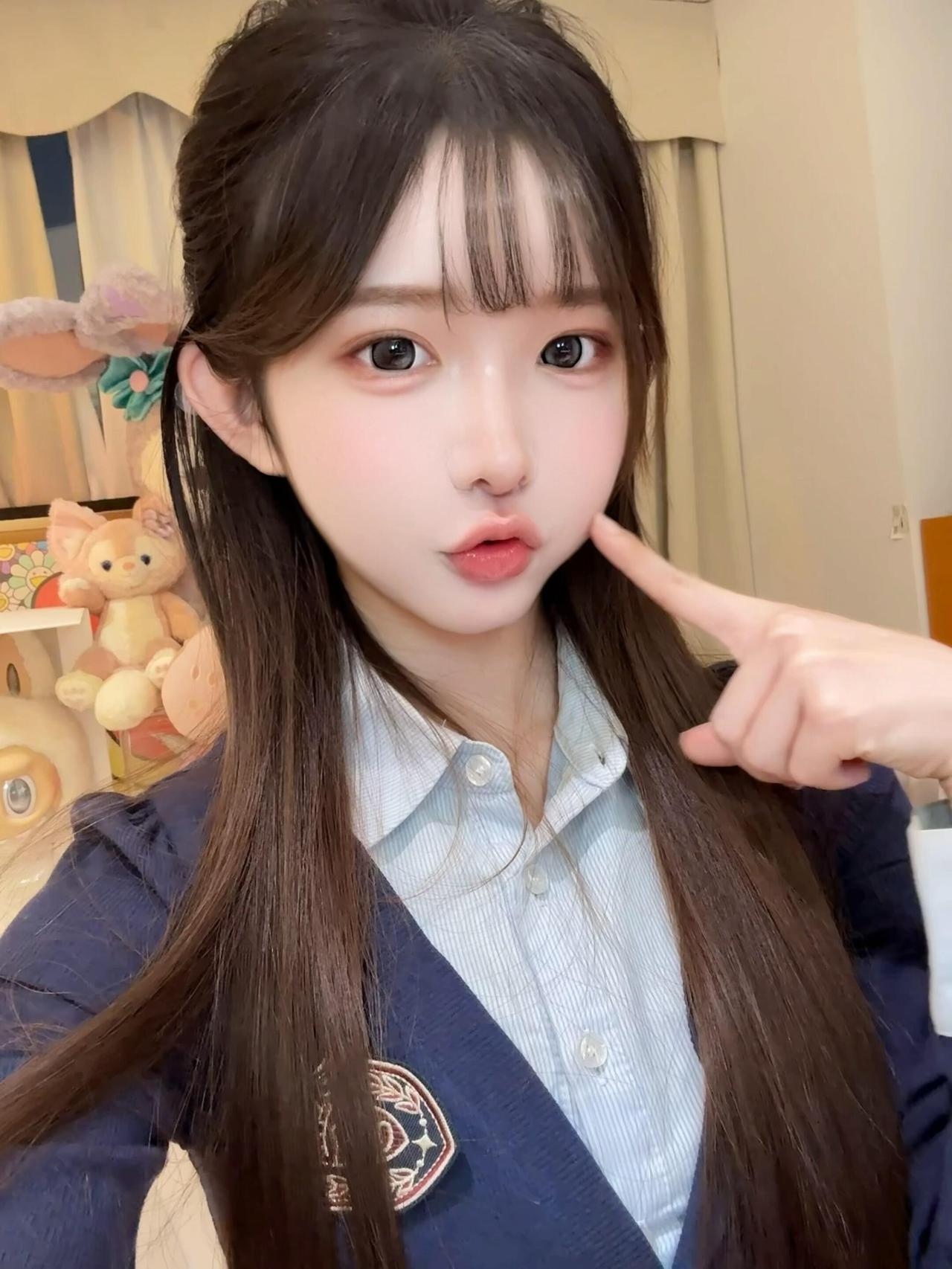 冬日生活打卡季如果有特别粘你的小猫那一定是我变的