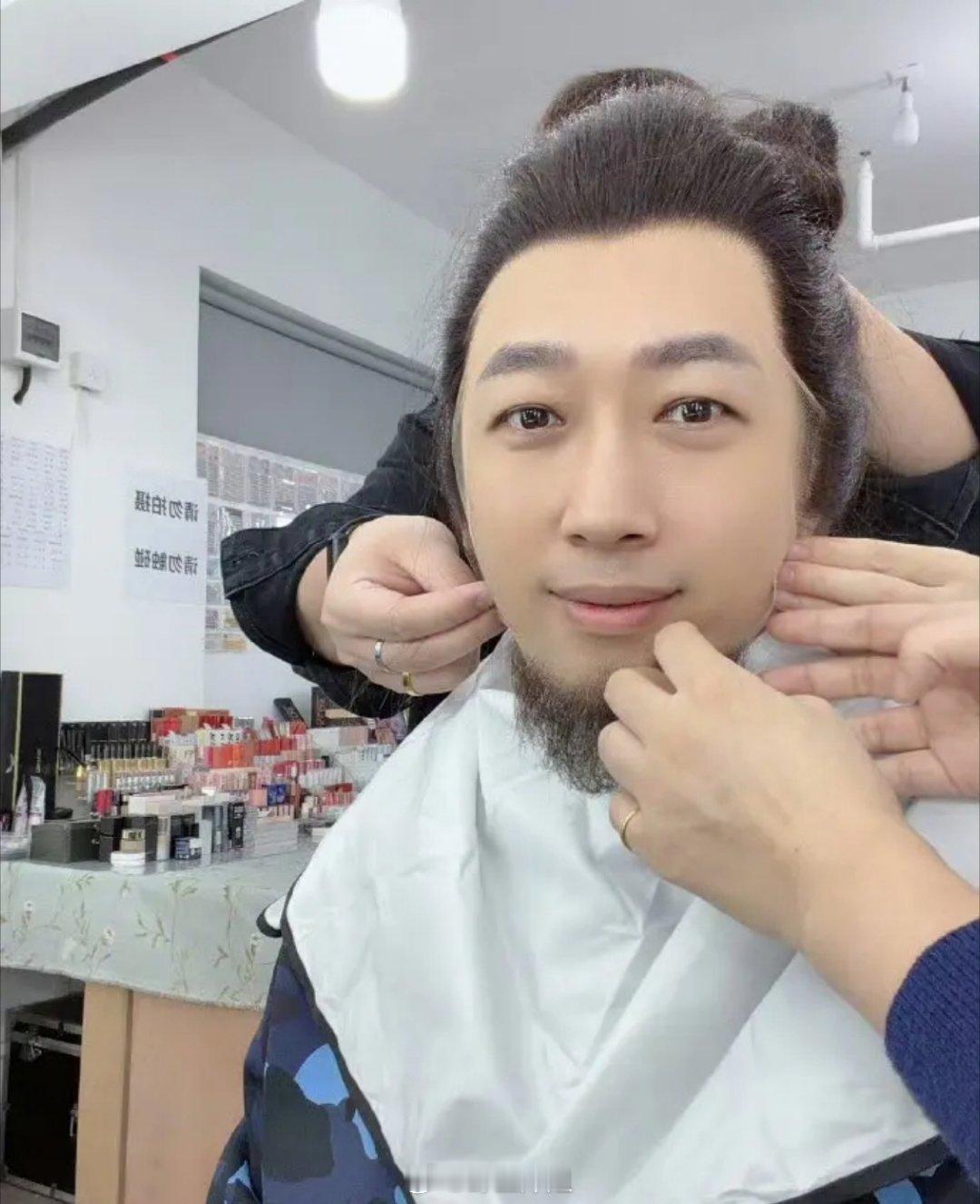 于正至少没有祸害别人的剧，自己的剧爱进就进吧于正金吾不禁试妆 ​​​