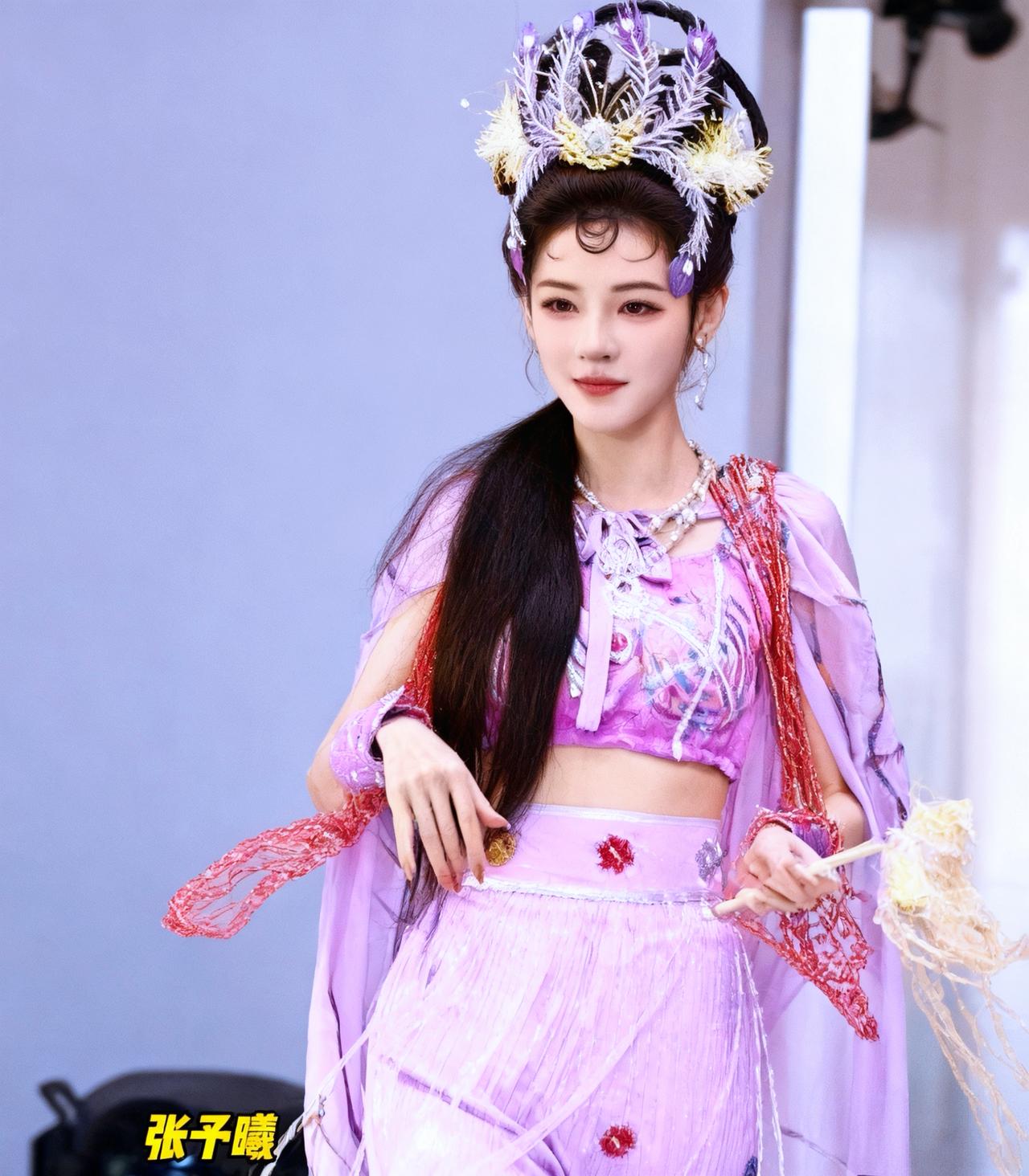 明星走红毯[鼓掌][给力]造型杠杠滴！