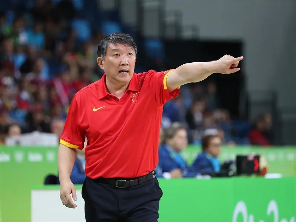 中国女篮大胜非洲亚军，三大中锋表现出色！国家队教练组显然比各位懂哥懂姐更专业。各