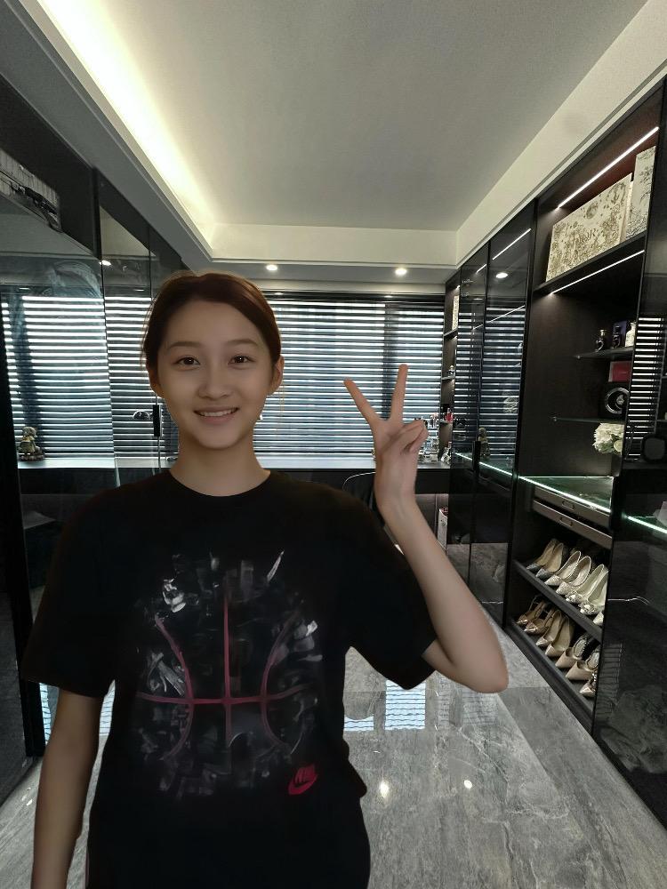鹿晗是真男人 没想到我姐也是真女人关晓彤