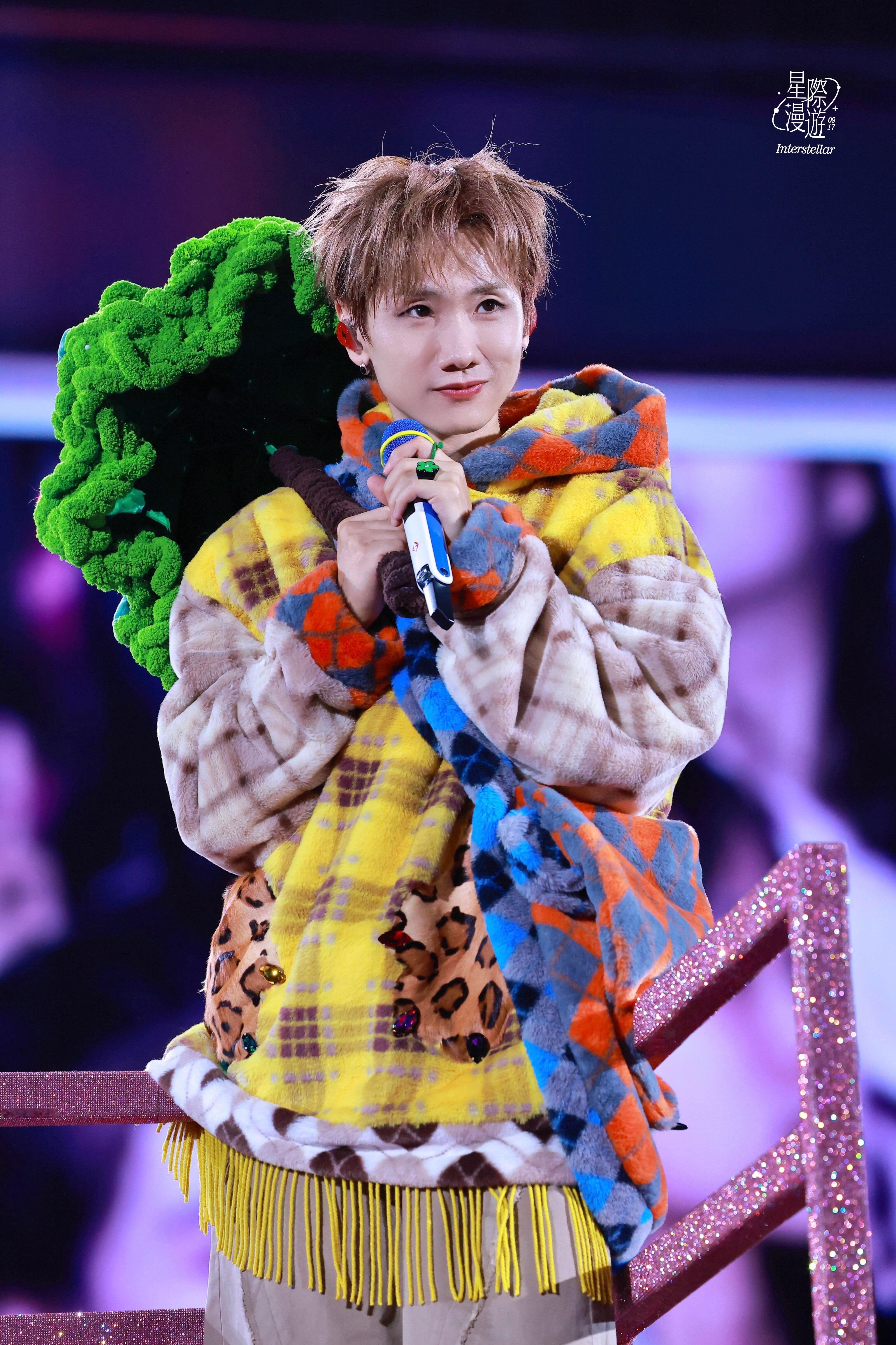 汪苏泷在罗曼城包开心的谁家的可爱小孩！！！ 