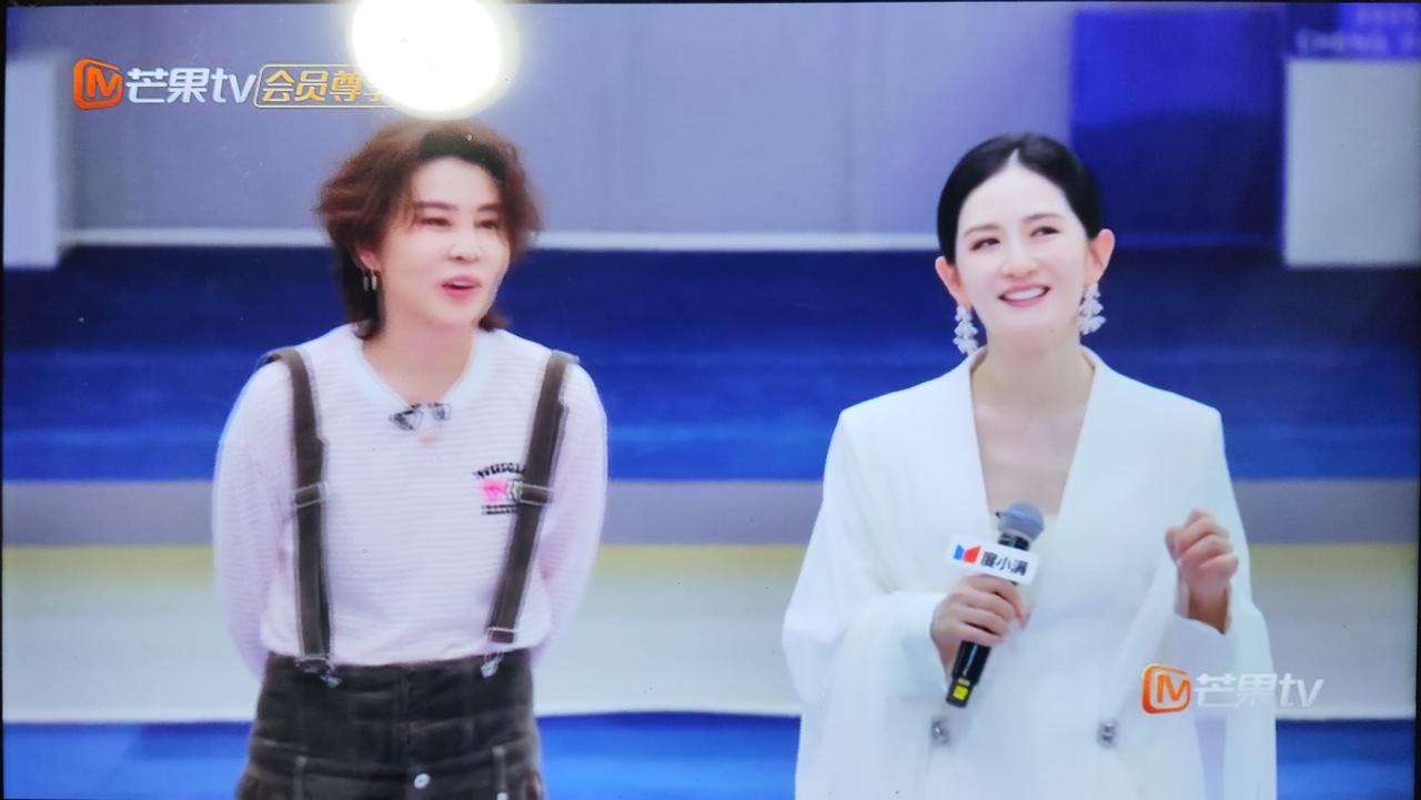 李小冉对王濛说：“这可由不得你！”

王濛主动挑李小冉为队长，当时李小冉说：“来