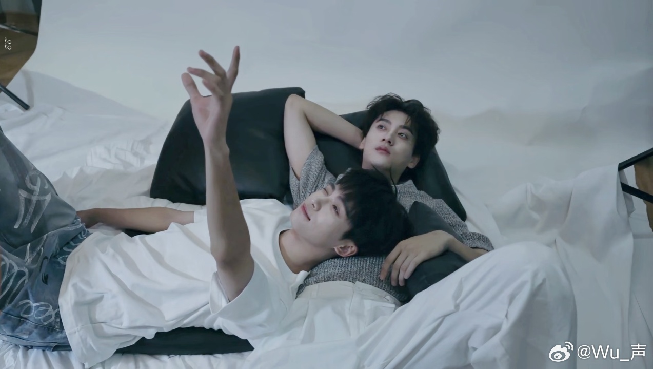 “如果不能一夜暴富，抱你一夜也可以。” 