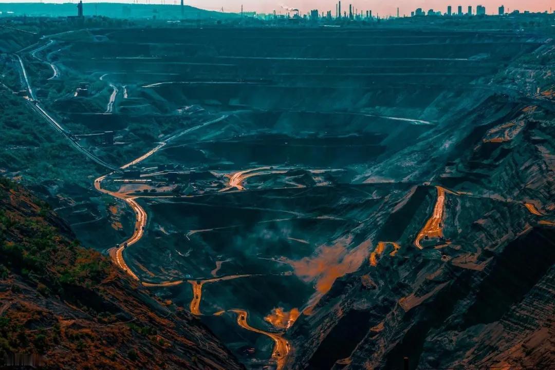 中国第一个商业化煤矿——抚顺煤矿，于1905年由俄国、中国两国商人联手开办。人类