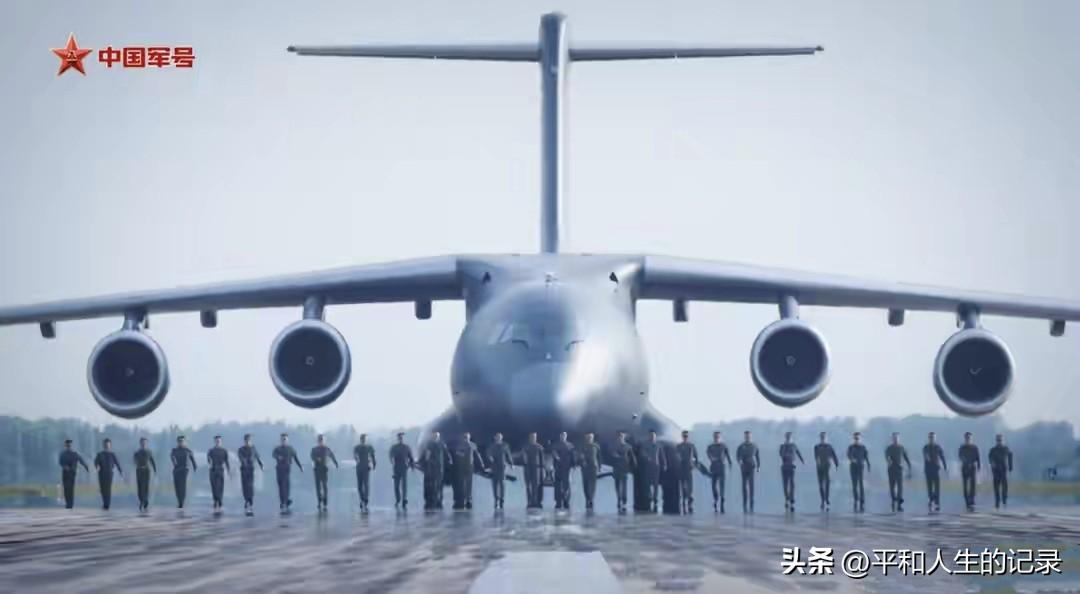 运-20本身具备体积大、内部空间充足的结构优势，这使得它能够承载更多大型武器装备