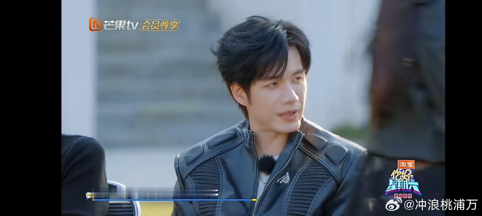 杨迪又双叒在扩大爬山队伍豪华爬山团上线！杨迪邀请张颜齐一起去爬山，好好好这下队伍