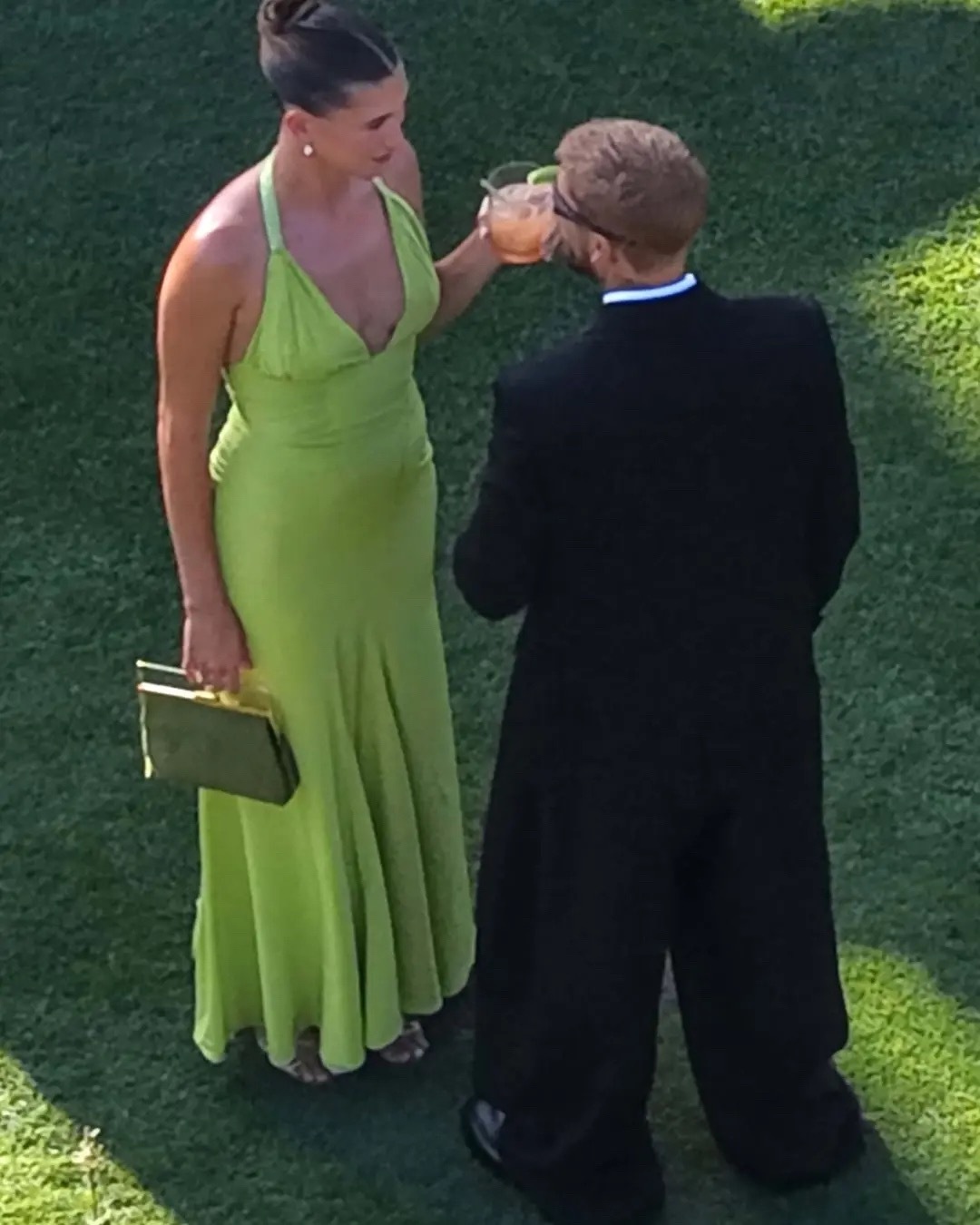 【💒】IG分享新自拍出席碧梨哥哥Finneas 与 Claudia Sulew
