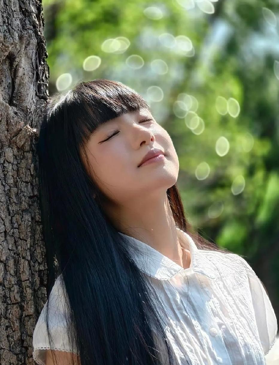有时候真的很想找个地方，闭眼享受阳光，沉浸在树荫下的宁静时光。就像深圳的南湾郊野