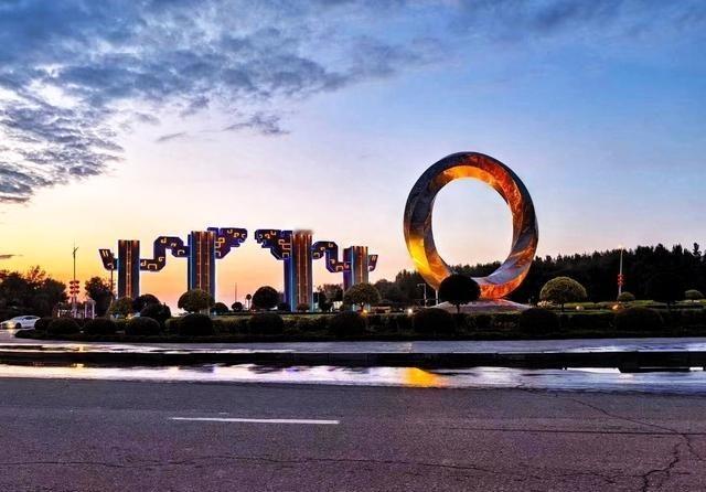 AI算力越来越强，全球耗电需求越来越大，电力一定能跟得上发展吗？

很多人以为A