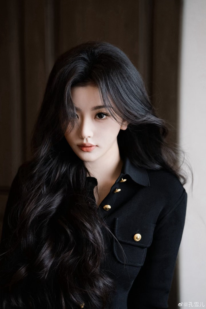 孔雪儿戴个墨镜帅成啥了 我勒个权威mommy！孔雪儿戴个墨镜帅成啥了🕶️，微卷