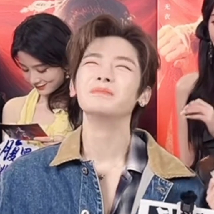 娜么昊看  哭唧唧……….表情再现！！！！！（回去赶紧找lp） 