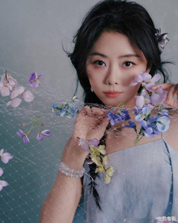 谭松韵阻拦是伸出又放下的手谭松韵：提示？达咩！队友？哦～那没事了！这个伸出又收回