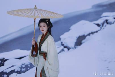 第三十年明月夜概念预告第三十年明月夜先导片真的好绝，缓缓出现的执手相望也是将那种