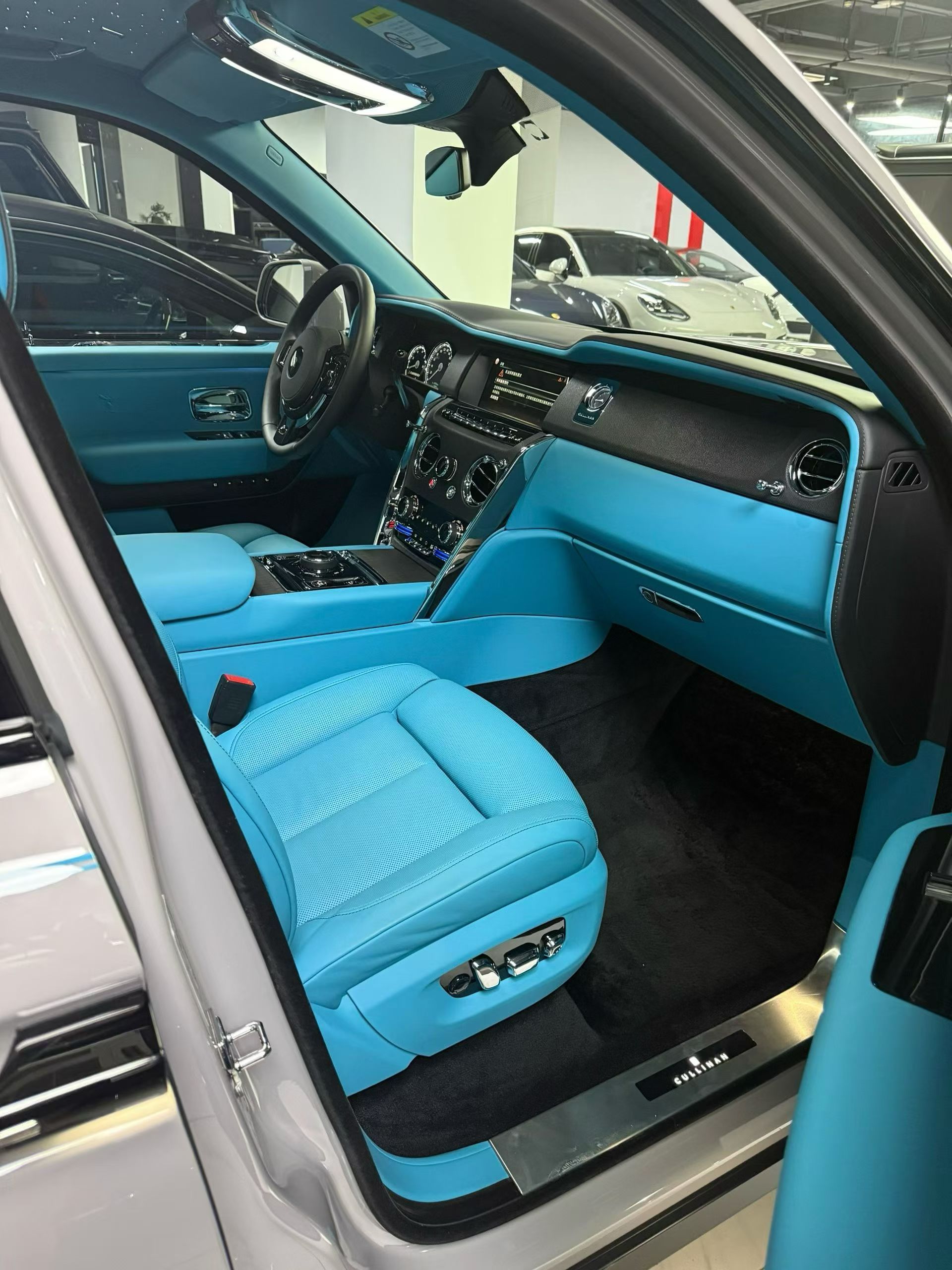 库里南，23年 5000公里、正品二代mansory 改件 ​​​
