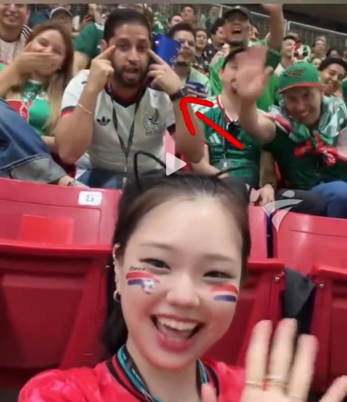 6月13日，被身后墨西哥球迷当众做出拉眼角的歧视性动作视频，引发韩墨两国网友激烈