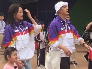 风波后首同框！包贝尔包文婧甜蜜出游，沉默的婚姻远比想象通透
 
近日，有网友偶遇