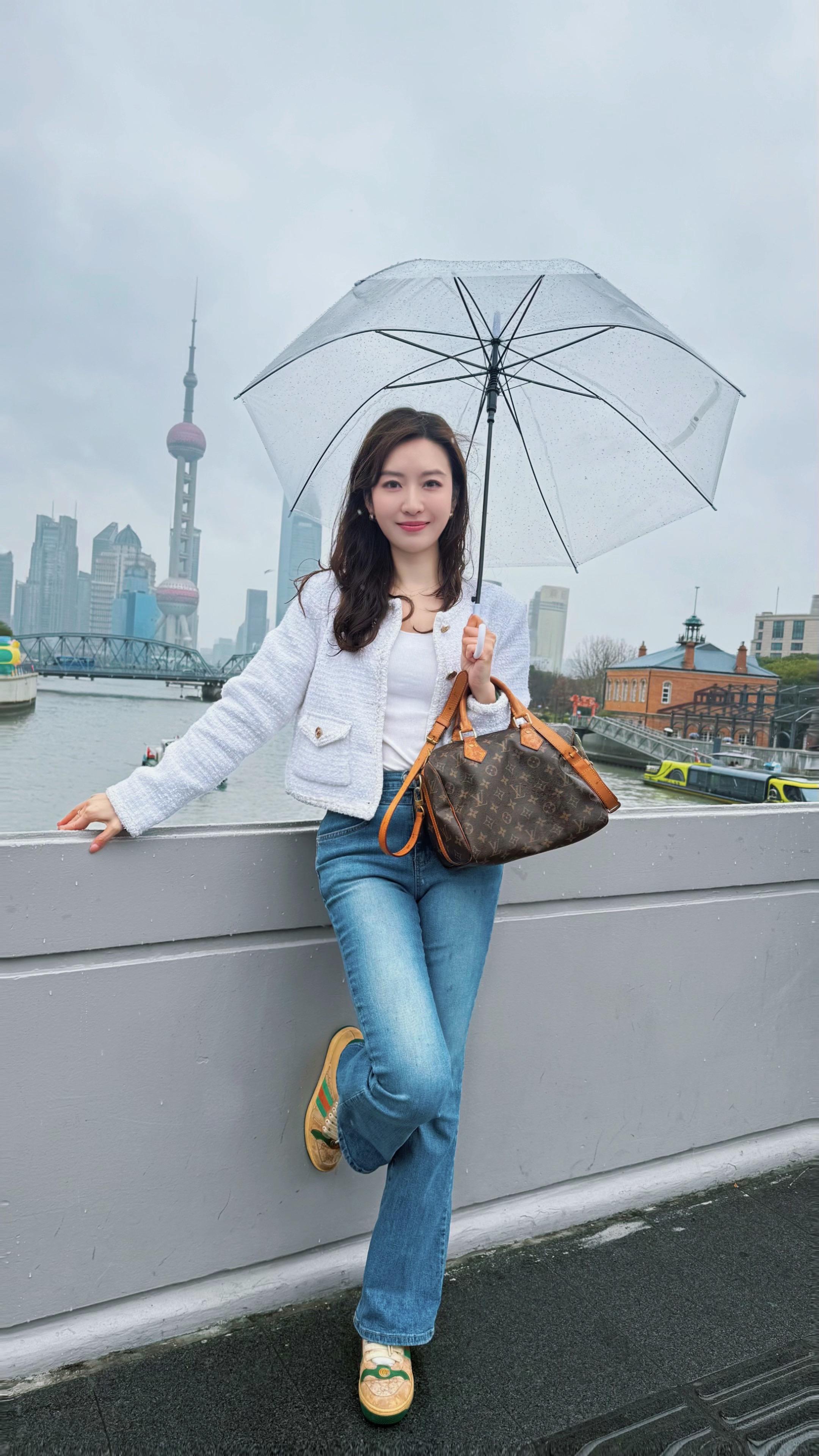 仿佛你只需轻轻看我一眼.