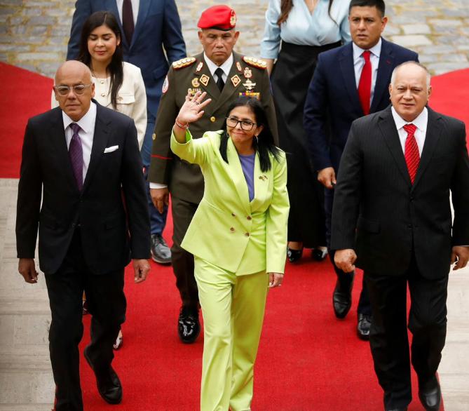 万万没想到啊！马杜罗竟然被自己的副总统出卖了。英国《卫报》在最新的报道中披露，早