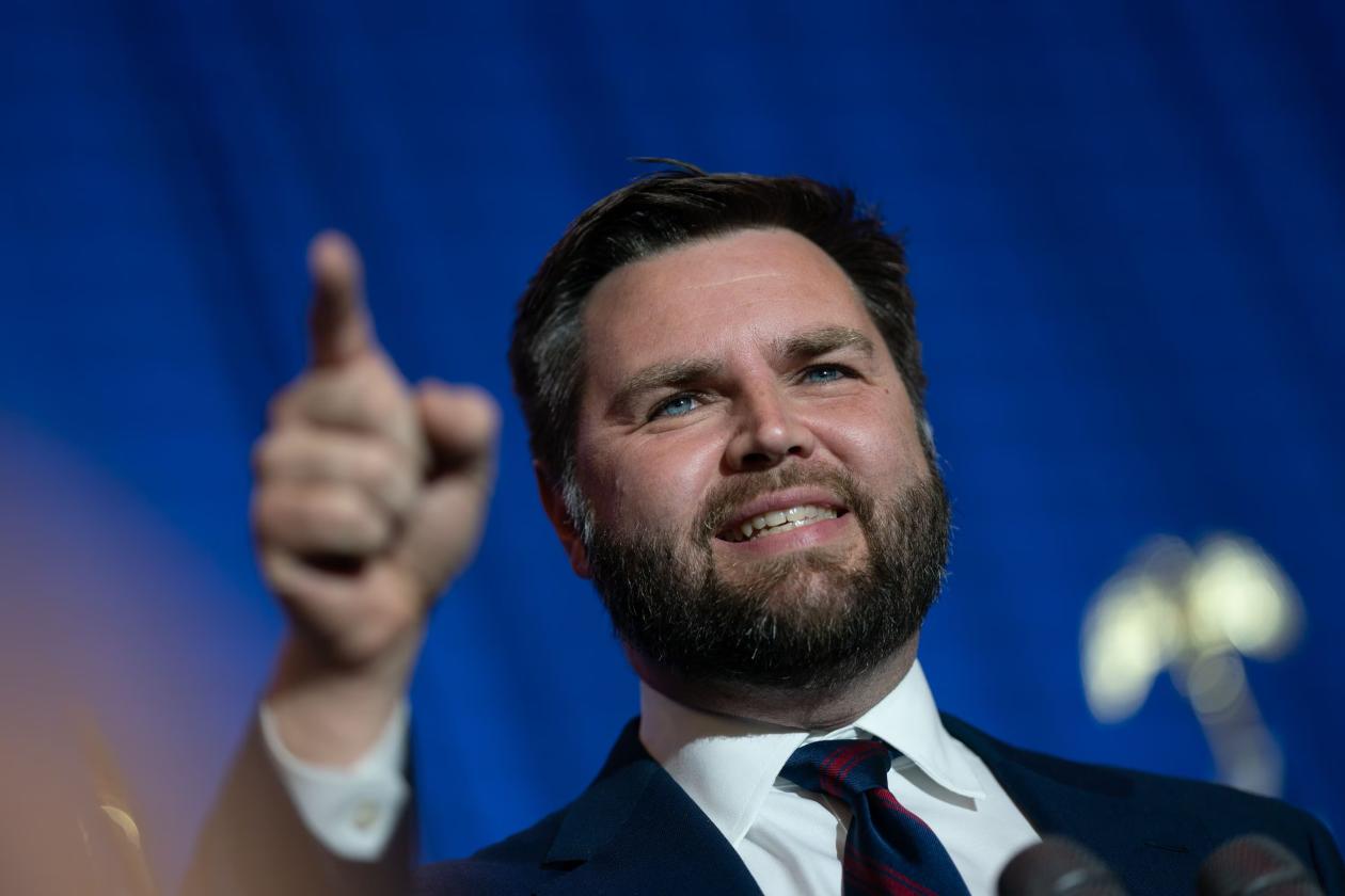 万斯现在比谁都煎熬，原本稳拿2028年大选的“接班人”，搞不好真要被一个人抢走。