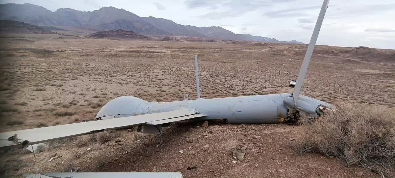 伊朗革命卫队展示一架相对完整的以军赫尔墨斯察打一体无人机残骸。开战以来，伊朗击落