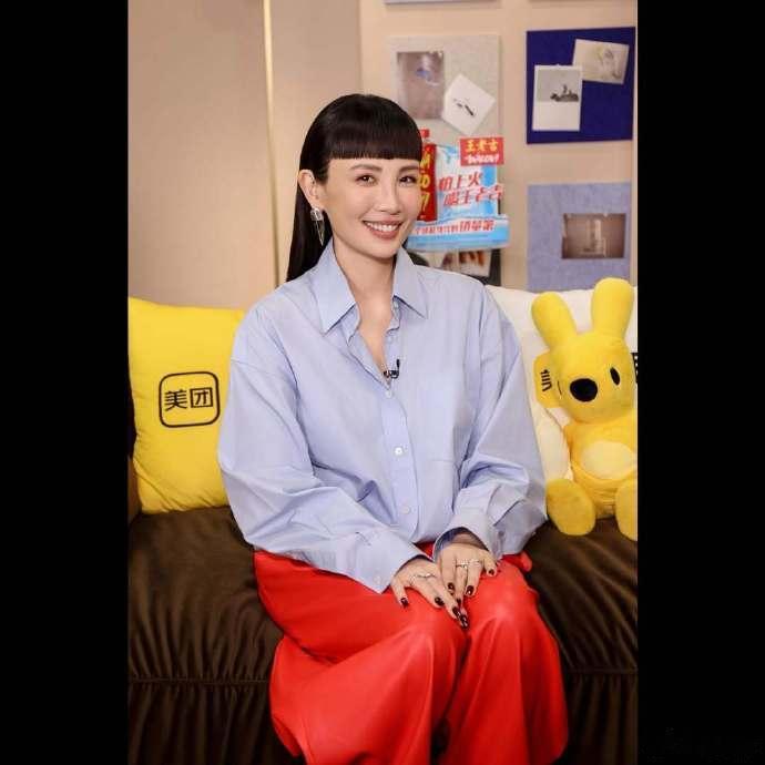 魏如萱周兴哲讨论结石姐唱歌呼吸原来唱歌手势还和呼吸挂钩，娃娃说 OK 手势对应胸