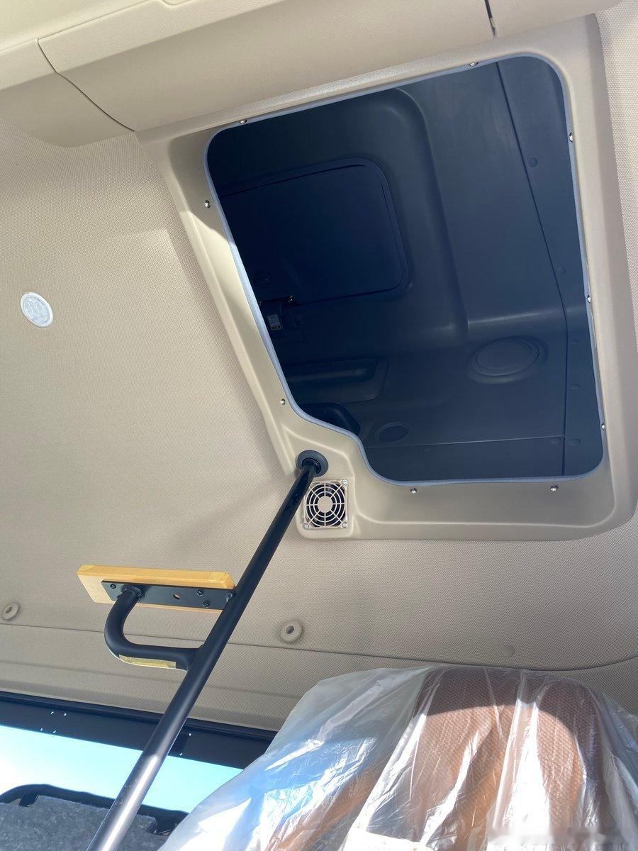 寰宇特车报告顶置生活舱的细节，能看出哪不一样么 