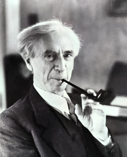 “看不起你的人，看都不要看他一眼，不管是亲情还是友情，这也是回敬他最好的礼貌。卑