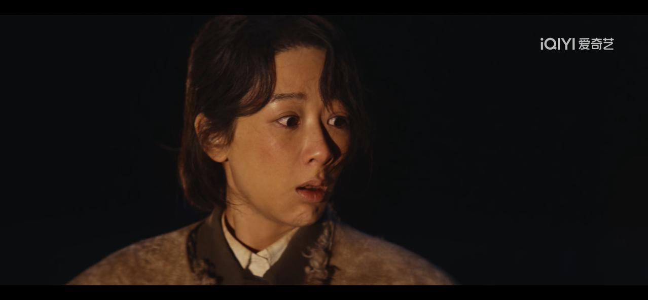 《生命树》“咚”的一声，白菊和冬智巴下车，车灯能照到的前方，一只藏羚羊躺着，肚子