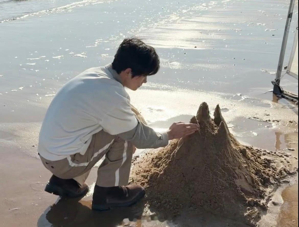 或许有时光机可以穿越到那一天让我也偶遇千玺吗网友拍的日出照里有易烊千玺网友看日出