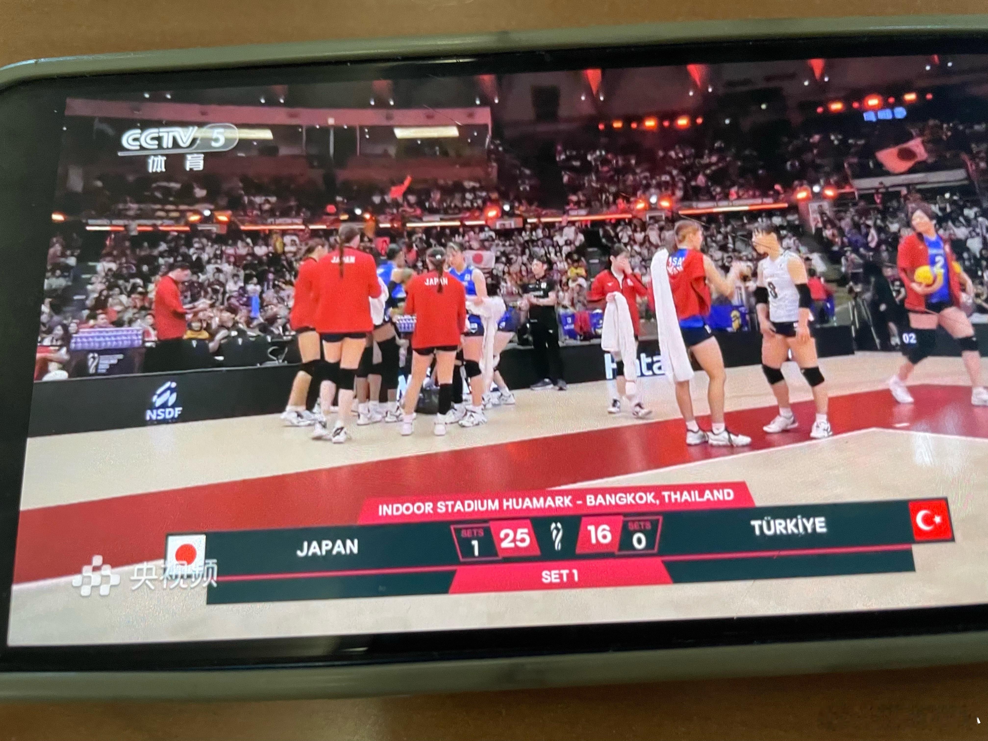 日本女排vs土耳其女排日本第一局血洗土耳其第一局日本队节奏真好，发扣拦防全部在线